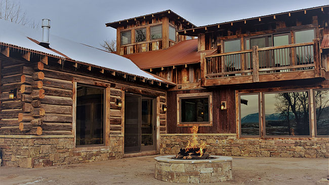 Back View Mt Rustic Homestead